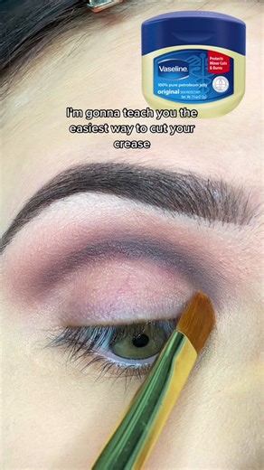 Mastering the Cut Crease: Game-Changing Tips and Tricks