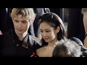 Jennie Kim from Blackpink looks stunning and share some love with her fans in Cannes