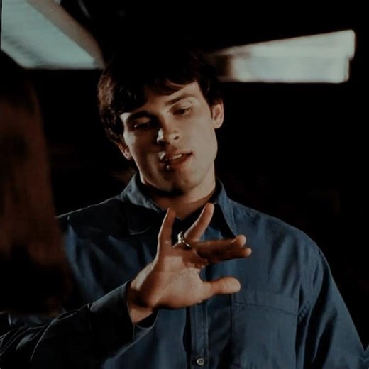 Red Kryptonite Clark Kent Smallville Edit