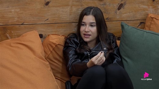 37K views · 991 reactions | 勞 Duda Wendler está confusa com o próprio time: "Não entra na cabeça deles", disse a peoa sobre o Grupo Total  Ela conversou com Tàmires sobre as relações no jogo e como o grupo de aliados está mudando no jogo... Acesse RecordPlus.com para assistir à transmissão 24 horas de #AFazenda com seis sinais exclusivos  | A Fazenda | Facebook