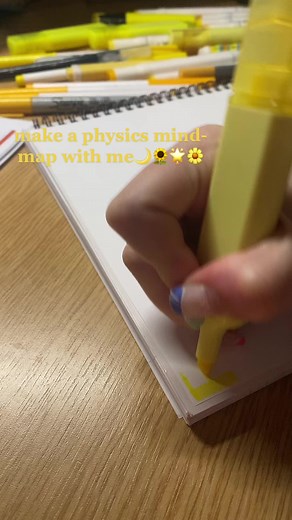make a physics mind-map with me🌟🌻💛 #fyp #revsion #mindmap #yellow #energy #sciencerevision #physics #energystore #energypathways #examprep #physicshelp #revisioninspo