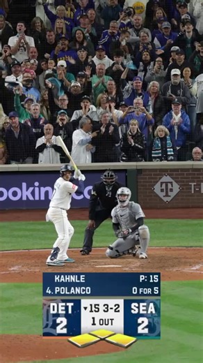 Juego decisivo, inning 15, bases llenas. El béisbol en octubre se vive diferente, por eso y más el béisbol es OTRA COSA. | MLB Español