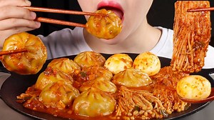 『MINEE』中字 04.23 麻辣馄饨，金针菇，半熟鸡蛋✨咀嚼音_哔哩哔哩_bilibili