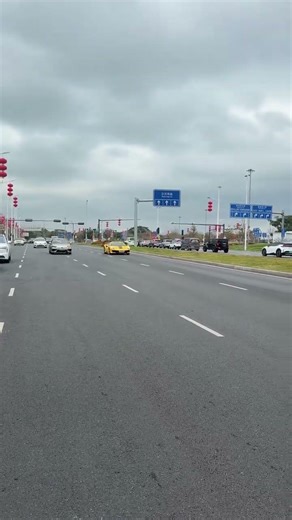 I spotted a rare convertible Ferrari 488 Pista in Shenzhen Bay. It's hailed as the most