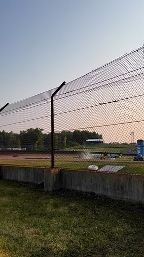 Dam this place is fast!!😉 Full Throttle around Beaver Dam Raceway with the World of Outlaws Sprint Car Series! 💪🏽🔥 #DG2 #FastCar #FullSpeed #OnTheEdge #BeaverDam | David Gravel Racing
