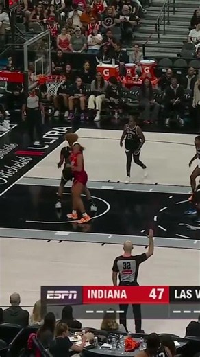 Another TRIPLE From Aliyah Boston‼️ She's Up To 15 Points & 8 Rebounds So Far Against The Aces.