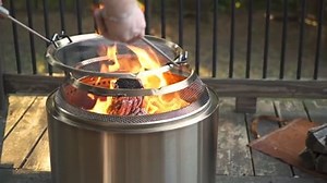 Solo Stove Funkenschutz für Ranger Feuerschale I Feuerschalengitter, Funkenhaube, Feuerstelle Zubehör zum Schutz vor austretenden Funken, Inkl. 2 Heber, Edelstahl, Reduziert Verletzungsgefahr