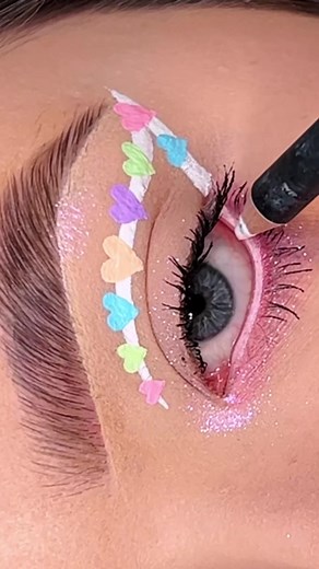 Pastel Sweets Graphic Eyeliner Tutorial