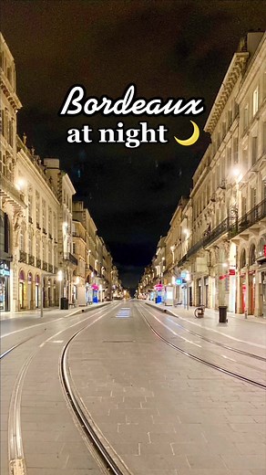 Explore Bordeaux's Nightlife: A Stunning Visual Experience