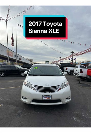 2017 Toyota Sienna XLE Auto Access Seat: Family-Friendly Van