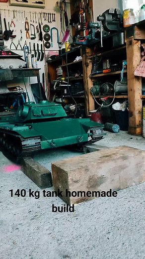 Adrian ' machete și roboti ' pe TikTok