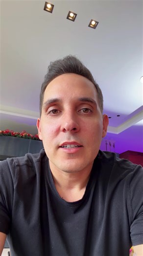 Equivocarte una vez es parte del proceso. Repetir el mismo error es falta de criterio. Si sigues haciendo lo mismo, ¿por qué esperas un resultado distinto? Aprender no es fallar menos, es corregir más rápido. Envíale este video a quien necesita escuchar esto hoy... A tu amigo que es un BRUTO MOTIVADO⛓️ #mauriciobenoist #liderazgo #ventas #negocios #mentalidad