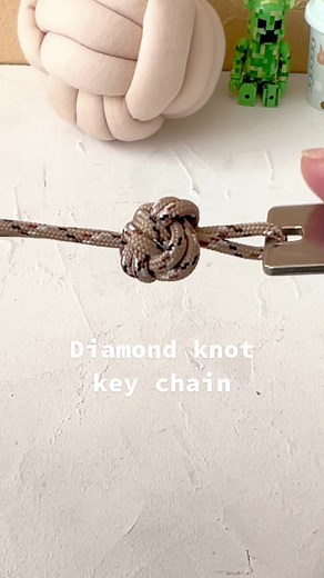 ダイヤモンドノットキーホルダーの作り方