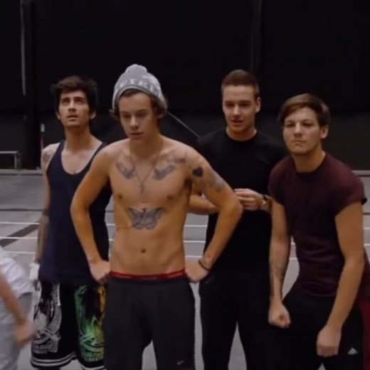 “I forgot the choreography paul” #onedirection #onedirectiondancing #tourrehearsal #paulroberts #teenagersscarethelivingheckoutofme