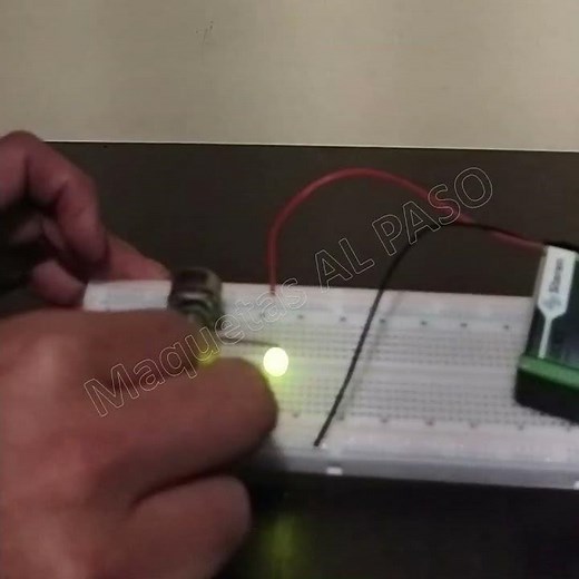 Circuito con potenciómetro (en protoboard) #circuitos_electronicos