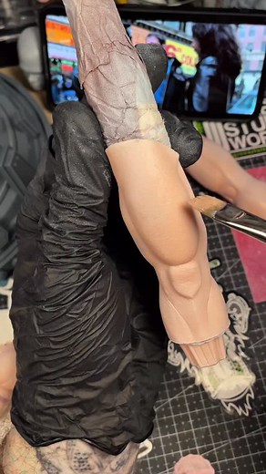 💐 bouquet final !!! 💥💥 Le bon vieux tuto pratique de la peinture 2d celshading sur les teintes de peaux de raditz , mais sa peut aussi vous servir pour d’autres personnages . @vallejocolors Réf: Dark flesh Brown rose White @princetonbrush pour les pinceaux 🖌️ Pas la peine de me demander pour le mélange , vous êtes de grande personne , à vous de jouer 😉🫶🫶j’ai confiance en vous💪💪💪. #tuto #tutorial #tutoriel #tutorials | Christophe Nicolas