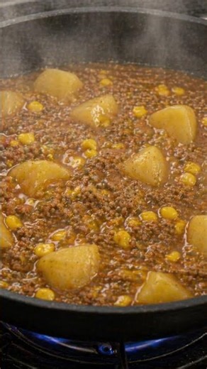 ひき肉じゃがいもコーンのカレー。