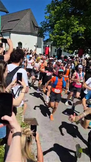 Mozart 100 UTMB Marathon 🏔️🔥 45 Kilometer, 1400 Höhenmeter, extreme Hitze, Schmerzen – aber noch mehr Leidenschaft. 🥉 3. Platz AK. Stolz, bis zum Schluss durchgezogen zu haben. Es zeigt sich immer wieder: Mit Leidenschaft ist viel mehr möglich, als man glaubt. Never give up. #Mozart100 #UTMB #Trailrunning #Podest #AK3 NeverGiveUp RunYourDream Trailrunner Endurance Leidenschaft Ultrarunning Mountains Raceday KeepGoing Salzburg TrailLife