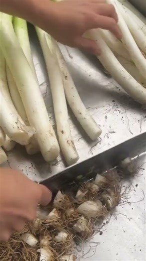 one of the processes of processing and making food using spring onions#shorts #trending #viral