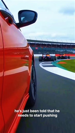 当菲亚特的赛道基因被重新唤醒，这台菲翔便不再只是代步工具。1.4T涡轮全开，高亢声浪撕裂宁静，每一次入弯，都是对意式操控的终极致敬。这，就是你的赛道机器……#AIf1超车冲线 #抖音ai创作 #随变ai随便玩 #广汽菲亚特 #菲亚特菲翔