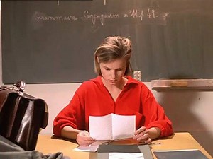 Il y a 30 ans au cinéma... "De bruit et de fureur" (1988) de Jean-Claude Brisseau. Bien avant "Noce blanche" et sa condamnation pour harcèlement sexuel, Brisseau signait l'un des tous premiers films sur les banlieues. Le portrait est dur, brutal, féroce, mais aussi traversée par la fable, la beauté, et la possibilité d'une transmission (en l'occurence pédagogique ici). Une oeuvre frontale et remuante qui marque bien après sa vision. | Movie Tips