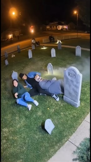 This halloween prank was the best | Chris And Jasmin