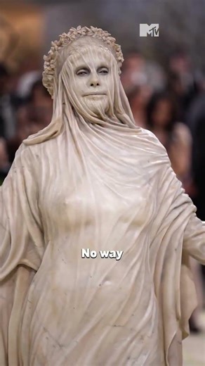 Heidi Klum made a showstopping entrance at the 2026 #MetGala 🤯