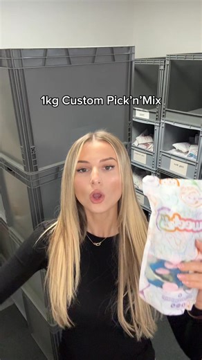 No codes. No catch. 🙅 Just drop this bundle in your basket and take home all 5 of our exclusive mixes and 1kg Custom Pick 'n' Mix!🔥 | Sweetzy