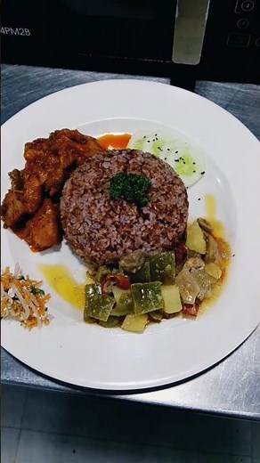 🍽️ Traditional Bhutanese Meal | Authentic Bhutan Food Experience 🇧🇹