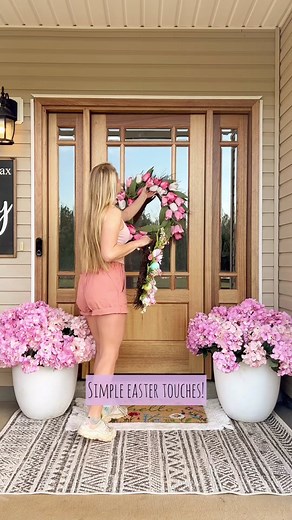 Easter porch decor! #porchdecor #frontporch #frontporchdecor #easterporch #easterdecor #easter #easterideas #easterdecorating #porch #springdecor