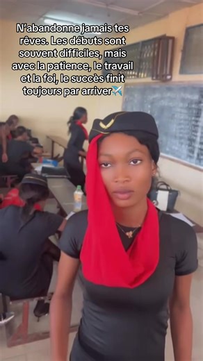 N’abandonne jamais tes rêves. Les débuts sont souvent difficiles, mais avec la patience, le travail et la foi, le succès finit toujours par arriver✈️🇫🇷🇨🇩🇨🇦🇺🇸🇧🇷🇿🇦 @emoniselipriscille✈️ #hotessedelair #formation #steward #viralvideos #avion
