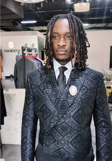 Cropped Jacquard Jacket: Versatile Style for Any Occasion