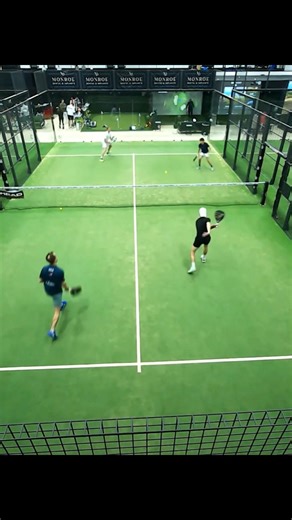 Up the middle solves the riddle. Solid Rulo by my partner to set it up🔥 #padel #padeltournament