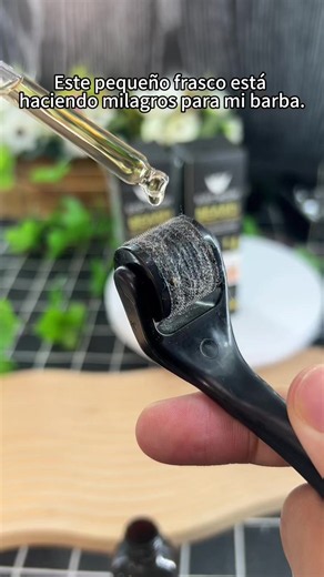 Sérum con dermaroller para activar folículos y rellenar zonas sin vello