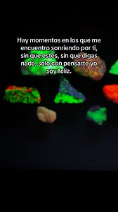 Hay momentos en los que me encuentro sonriendo por ti, sin que estes, sin que digas nada, solo con pensarte yo soy feliz. #sonriendo #feliz #reflexiones #frases | Javier Prida