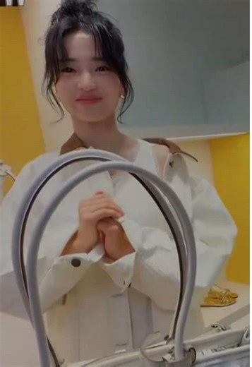 Kim Taeri is so animated in these pop-up interviews—you never know which adorable version of Taeri you’ll get! 😄 #kimtaeri