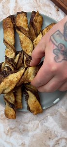 Looking for a new favourite bake? 👩‍🍳 These Cinnamon Twist Treats are simple, delicious, and made with our real deal Ceylon Cinnamon (because not all cinnamon is created equal!). It’s softer, naturally sweeter, lower in coumarin, and higher in antioxidants than regular supermarket cassia cinnamon! Easy to make… and gone in seconds 😉👉 Grab your Ceylon Cinnamon and get baking! | thewholefoodsrefillery