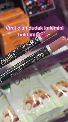 Renginin doğallığı şaka mıııı🌸😍 #dudakkalemi #emily #kesfet #kesfetteyiz #fypシ #fy #viralvideo #fyp #keşfetbeniöneçıkar