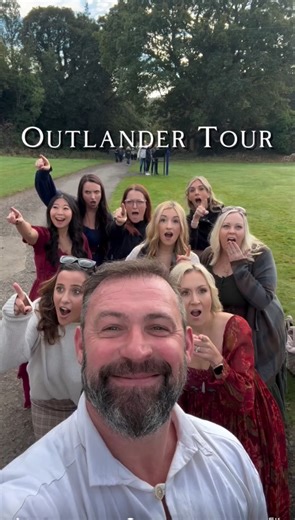 Who fancies an Outlander tour? 😅 I was joined by some amazing ladies on tour, including Jess and Sarah from Droughtlander Diaries Podcast who made this wee video! 📍Midhope Castle (Lallybroch) 📍Culross (Crainesmuir, Laoghaire’s house) 📍Culross (Crainesmuir, Geillis’s house) 📍Culross Mercat Cross (Crainesmuir, boys ear nailed to it, witch trial) 📍Culross Palace (herb garden, Castle Leoch) 📍Falkland (Inverness, Mrs. Baird’s B&B, Jamie’s ghost watching Claire) 📍Falkland (Fayre Earth, where C