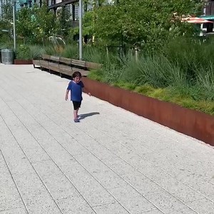 140K views · 1.9K reactions | Die Hitzewelle rollt über New York und so meistern die New Yorker, die fast 40 Grad im Domino Park, Brooklyn. An alle  bitte schön war mir ein Vergnügen  | Mein Trip Nach New York | Facebook