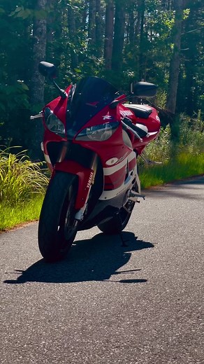 2000 Yamaha R1 in the wild. #bikelife #biketok #yamaha