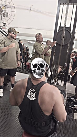 Willian Brito Piovezan on Instagram: "O Dia que coloquei mais peso na máquina mais pesada do Brasil 🔥☠️ The day I put the most weight on the heaviest machine in Brazil. . . . #desafio #gym #força #treino #virals"