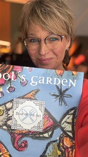 Mentorin für Präsenz und Sichtbarkeit 🎥 on Instagram: "Was war das denn?! Ich habe in den letzten Jahren mehrere Konzerte von @fools.garden.official erlebt. Aber keines hat mich sehr begeistert wie das gestrige in Renningen. Das liegt wohl am neuen Programm. Die Band hat zum 30-jährigen Jubiläum ihres Albums „Dish of the day“ alle Songs dieses Albums und jeweils 3 von den Alben danach gespielt. Boah, ging das ab! Ich habe den ganzen Abend getanzt und war richtig „high“ von der Musik. Die Tour h