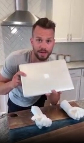 Creative DIY Floating Laptop Ideas for Your Workspace