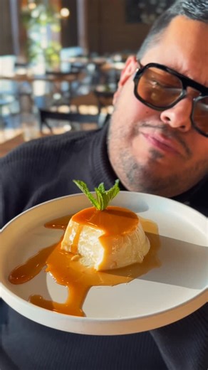 🇺🇸 João Oliveira | Onde Comer & Beber on Instagram: "Tem filé mignon acebolado com arroz piamontês e batata por $16. Tem salmão grelhado por $18. E tem a picanha do Maninho por $21, com 300g de carne, mandioca, cuscuz nordestino e vinagrete. É comida de verdade, daquelas que resolvem o dia. Eu realmente não entendo como você ainda não conhece o almoço da Piefection. Eu hoje? Muito bem alimentado, graças a Deus 😌 De segunda a sexta em Windermere, das 11h30 às 4h30, é esse almoço caprichado que