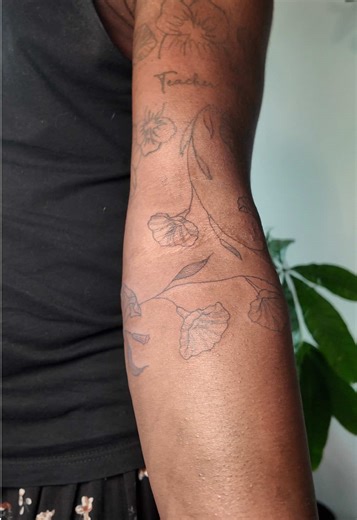 wrap around vine of morning glory 🥰 (healed work above not mine) #tattoo #tattooartist #tattooideas #chicagotattoartist