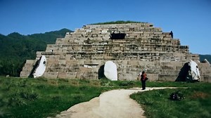 Ancient texts claim aliens invaded China - then 12-foot giants went to war with them