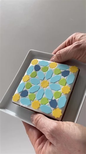 Manu biscotti decorati on Instagram: "Mosaic cookie. The tiny tiles are stenciled royal icing transfers. After icing the cookie with royal icing I placed each transfer on the fresh icing. The cookie measures about 9cm/3.5 in. The transfers range from 1.5cm/0.6in to 2cm/0.8in. To place the transfers precisely on the iced cookie I am using the Vacuum Pick-up Tool by @Sugarveil 🔹🔶🔷🟩🔷🔶🔹 Biscotto mosaico. Ho glassato un biscotto di pasta frolla al cacao quadrato (9cm) con ghiaccia reale. Prima