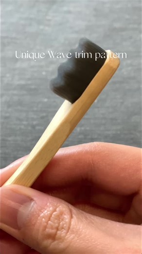 Do you know how to choose the right toothbrush? 🤔First, look at the softness of the bristles; second, look at the shape of the brush head. Feel free to add any other factors that you consider important.😊 #Life#Lifestyle #toothbrush #household #householdItems #teeth