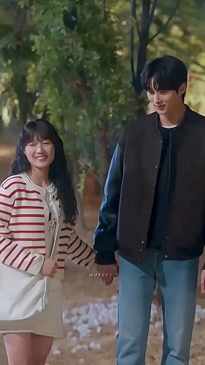 "Lovely Runner" Ep 12 (pre-releases)🥹🩷 🎥: Lovely Runner | Lovely Runner Ep 12| Byeon Woo Seok | Kim Hye Yoon cr: mutskyy #LovelyRunner #ByunWooSeok #LoverlyRunner #DramasUnnie #KimHyeYoon #kdramalover #reelstrending #explorereels #LovelyRunnerEp12 #reelsfb #reelslovers #LovelyRunnerEp13 #explorepages #explorereels #fyp2024 #fypviralシfyp #kdrama #MyLovelyRunner #LovelyRunnerEp11 | Dramas Unnie